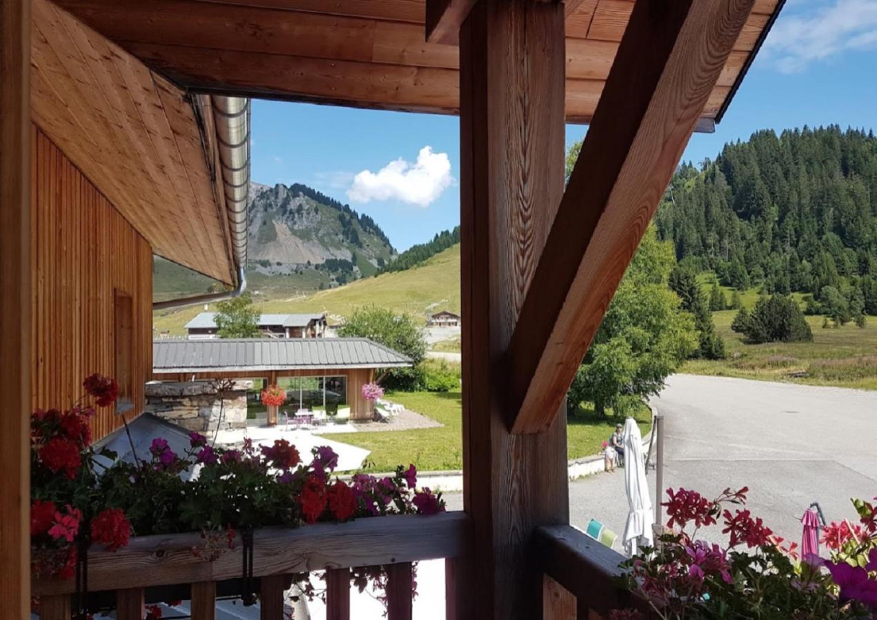 Les Roches 1500 Hotel Mieussy ภายนอก รูปภาพ