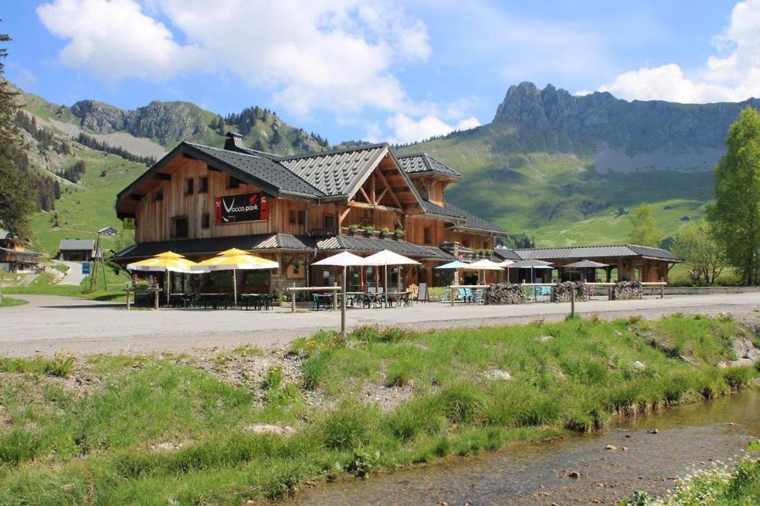 Les Roches 1500 Hotel Mieussy ภายนอก รูปภาพ